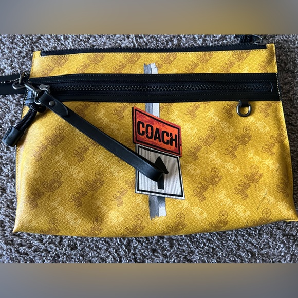 Coach Clutch - Picture 2 of 3